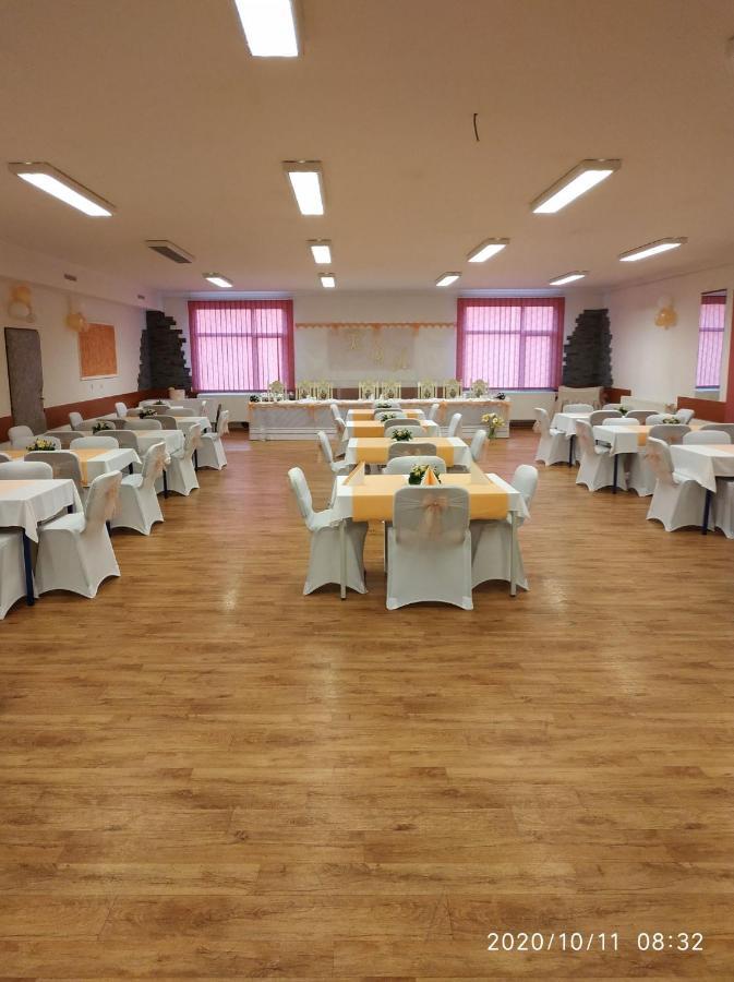 Hotel Prom Свобода-Над-Упоу Экстерьер фото
